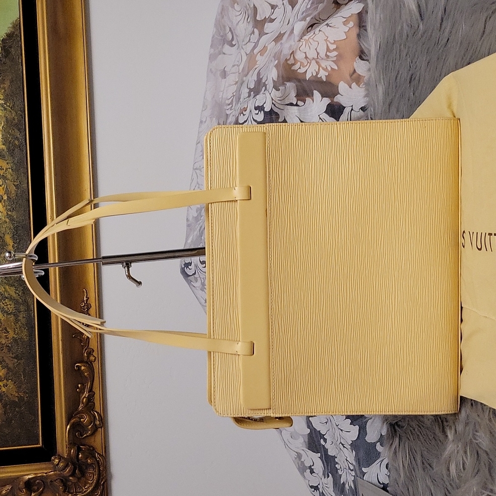 LV Epi Yellow handbag - Picture 3 of 17